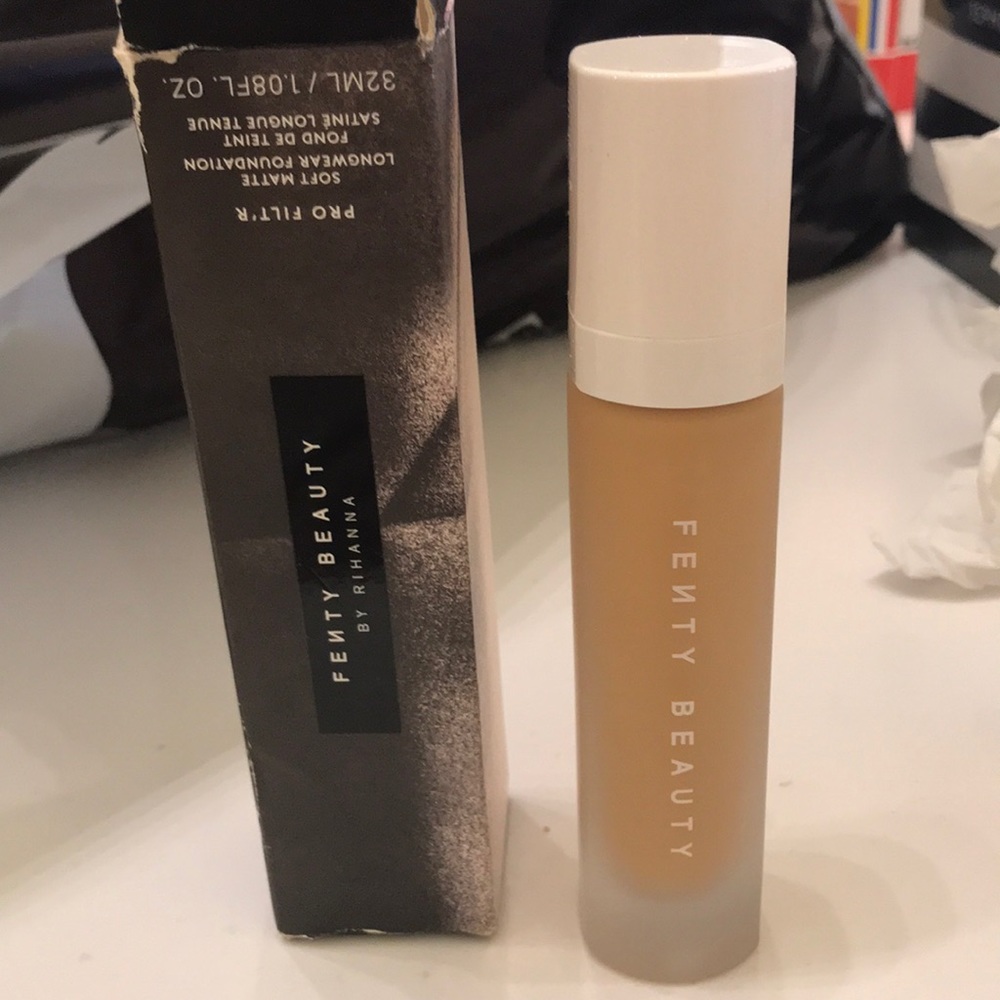 Fenty Foundation 330